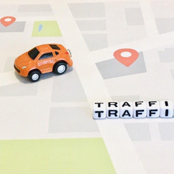 大府市で朝夕の渋滞ストレスを軽減する分譲住宅の立地条件