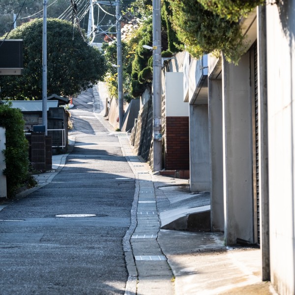 立川市の分譲住宅で見落とされがちな、共用通路沿いの窓配置
