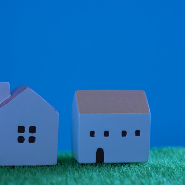 立川市で帰宅時間が遅い世帯に適した夜間の安全性が高い分譲住宅