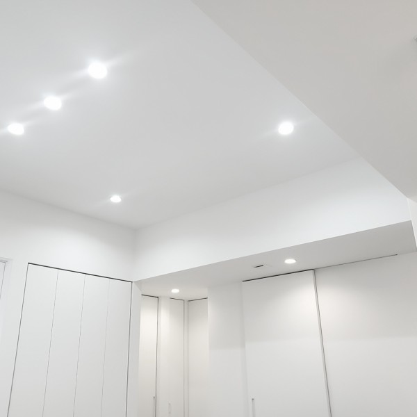 東郷町で注目の「勾配天井リビング」。開放感とデザイン性を両立するコツ